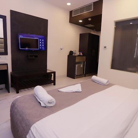 Hotel Pk Residency Noida Exterior photo