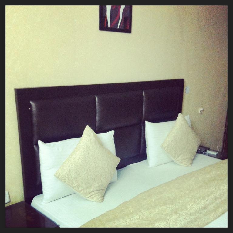 Hotel Pk Residency Noida Room photo