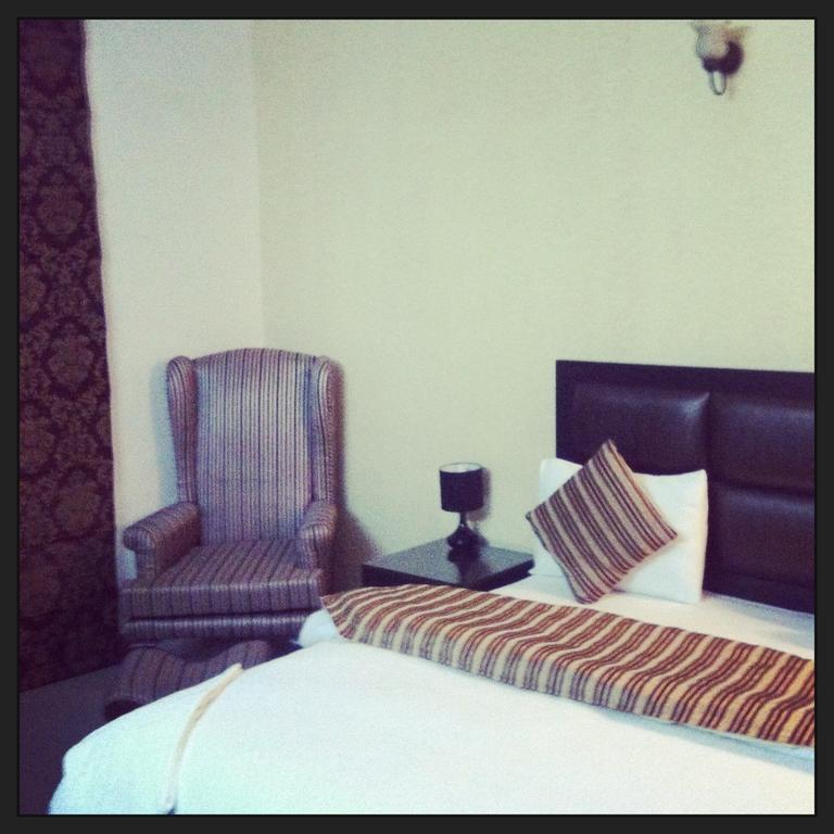 Hotel Pk Residency Noida Room photo